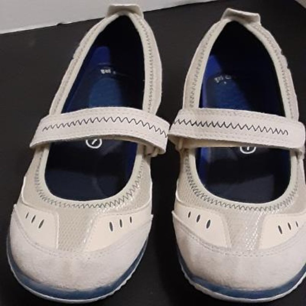 Dr Scholl's Women's Cream Mary Jane Velcro Closure